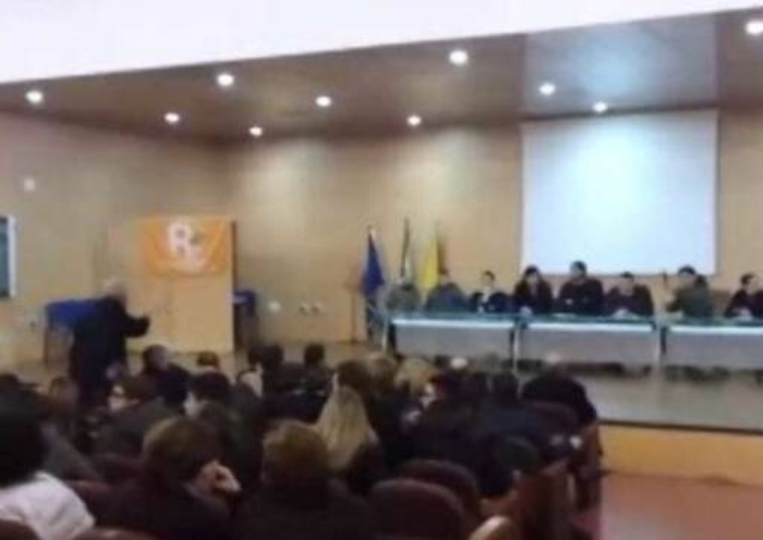 E Lello Analfino dei Tinturia le «canta» al deputato Di Mauro