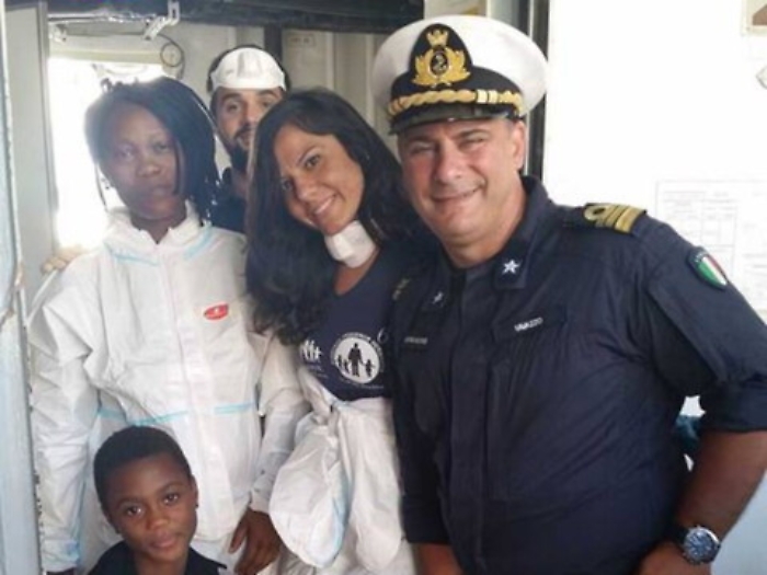Manuela, l'ostetrica che soccorre le migranti sulla nave della Marina