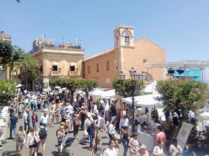 Taormina: tassa di soggiorno per i b&amp;b la proposta di "ProgettiAmo" al comune: &laquo;Rinunciate a tutte le indennit&agrave; mensili&raquo;