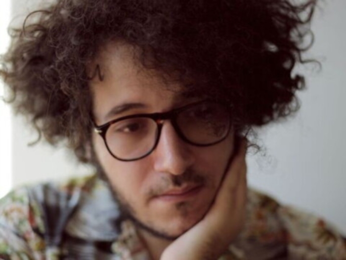 La "Bellissima noia" del cantautore Nicol&ograve; Carnesi