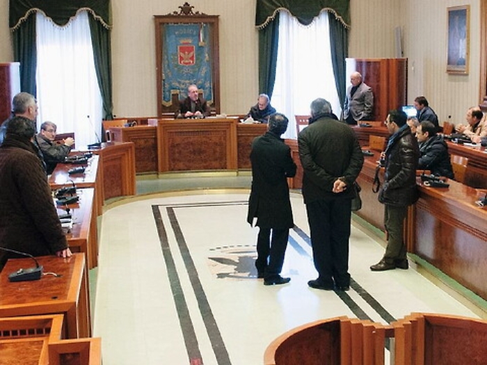 Commissioni, &egrave; scoppiato il caso 