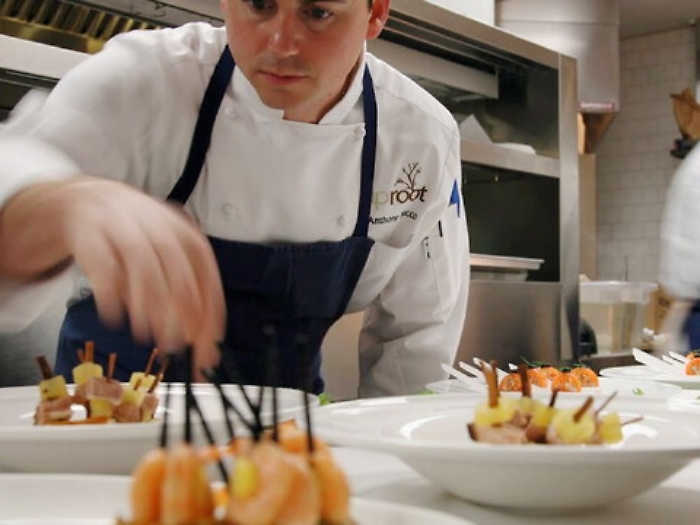 La ristorazione &egrave; in ripresa ma mancano i cuochi