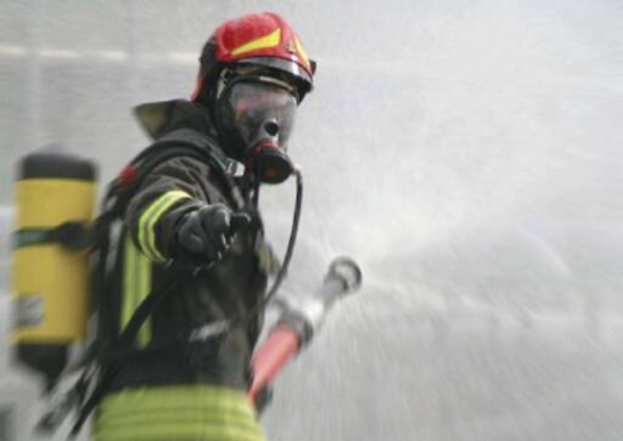 Gela, incendiate nove auto Crocetta: &ldquo;Inquinano le elezioni&rdquo;