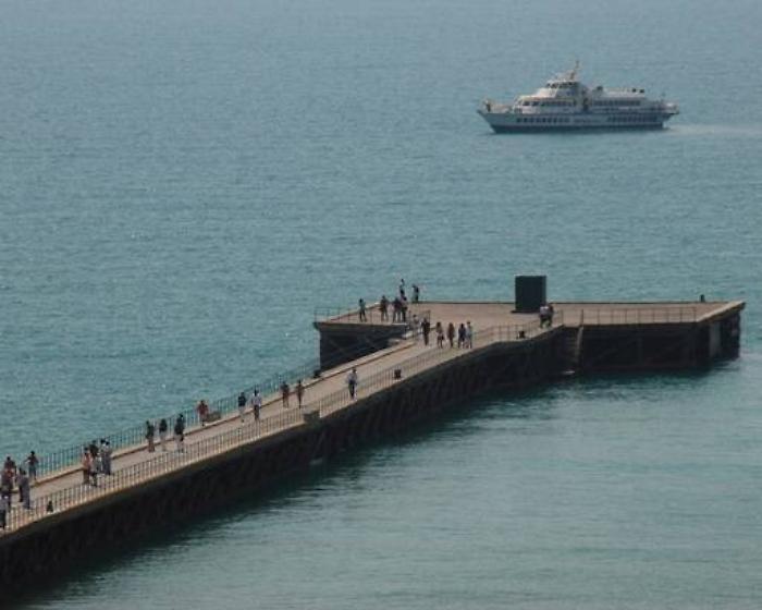  Il pontile   sulla spiaggia dello Sbarco degli Alleati andr&agrave; gi&ugrave;  ma la memoria rester&agrave;