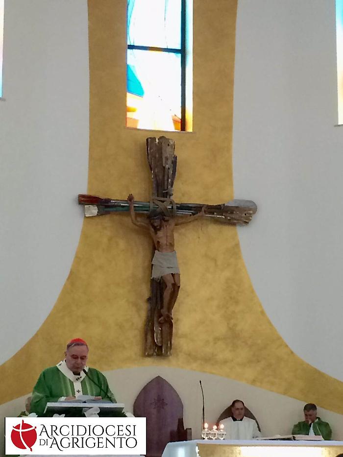 La croce "Milagro" portata a Lampedusa nell'isola simbolo dell'accoglienza