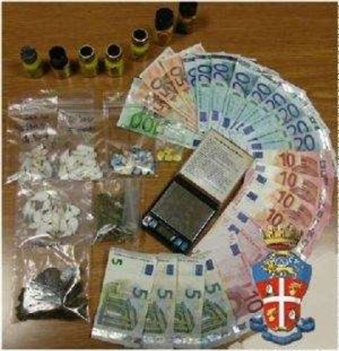 Irruzione dei Cc al “droga party” in villa nelle campagne di Enna