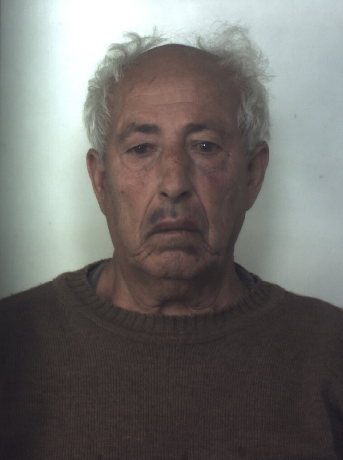 Carabinieri salvano pedofilo dal linciaggio e poi lo arrestano