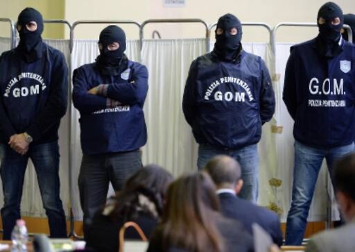 La Regione assume i testimoni ma lui non pu&ograve; tornare in Sicilia