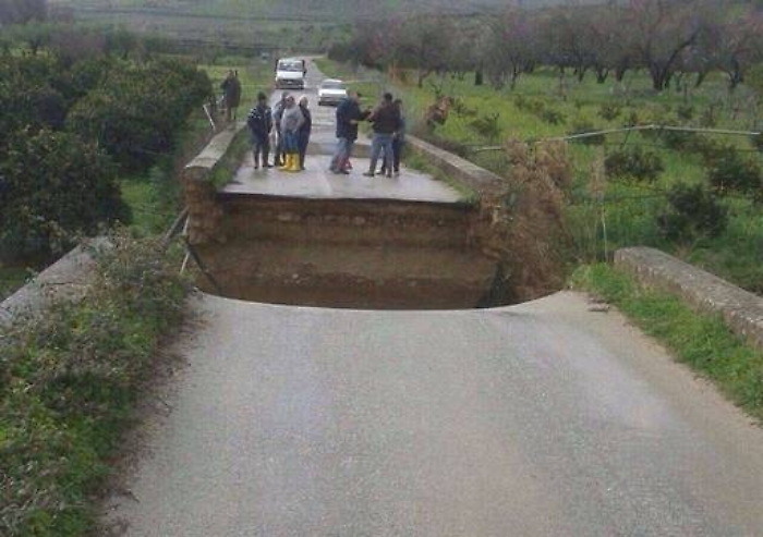 La Sicilia resta nella morsa del maltempo Strade statali chiuse, ferrovie interrotte