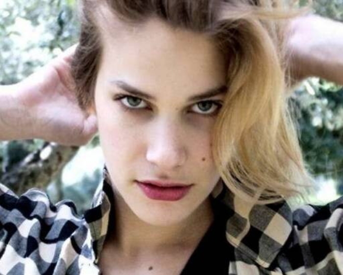 La catanese Tea Falco torna sulla “dizione perfetta”, ma sul web è polemica