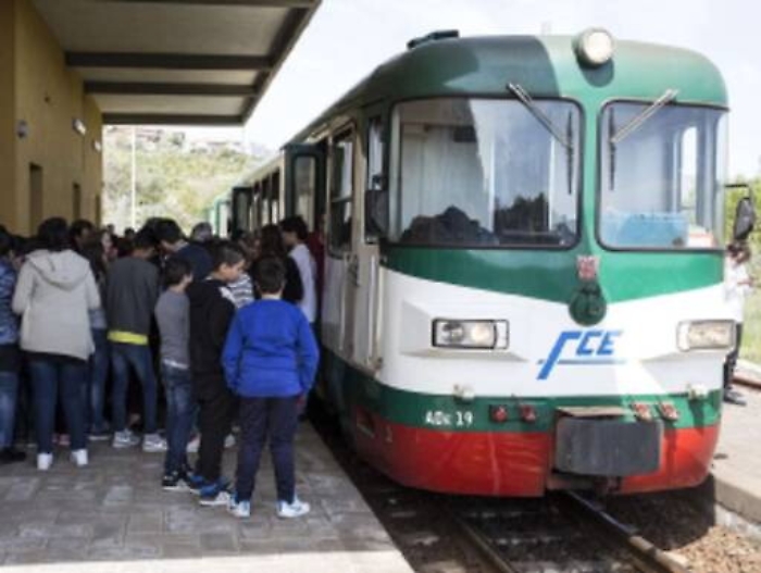 &rdquo;Le storie sotto il vulcano&rdquo; da leggere a bordo della Littorina