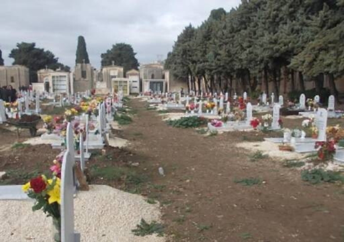 Lentini, false concessioni cimiteriali: indagato ex dirigente