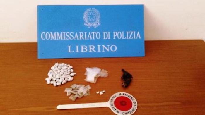 Catania, arriva la polizia fuga delle vedette a Librino