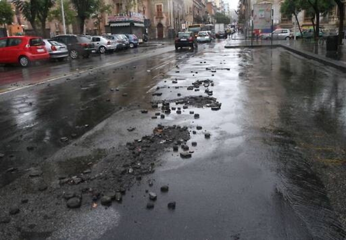 Piove per pochi minuti ma a Palermo è conta dei danni