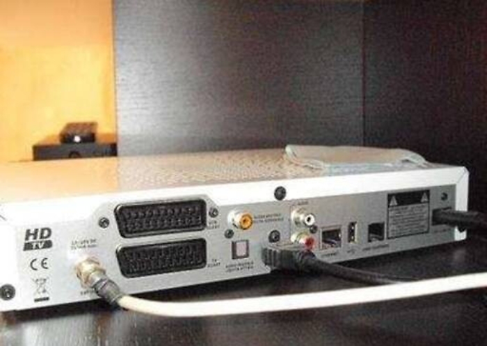 Modica, installatore decoder tenta di abusare di una cliente