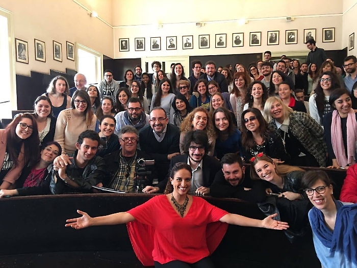 Catania, la cantante Noa con gli studenti all’università: «Studiate dialogate e votate»