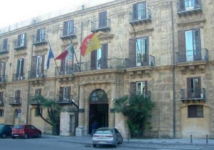 Palazzi, burocrati, autolinee e rifiuti ecco tutti i fronti aperti per la Regione