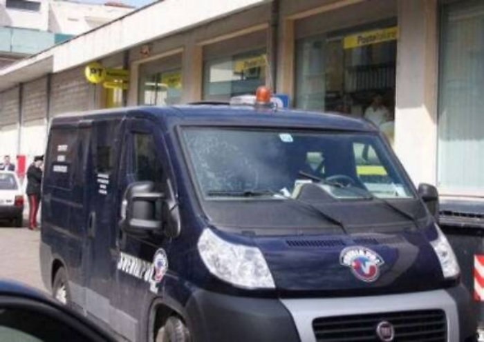 Palermo, assalto al portavalori Bandito ferito nella sparatoria