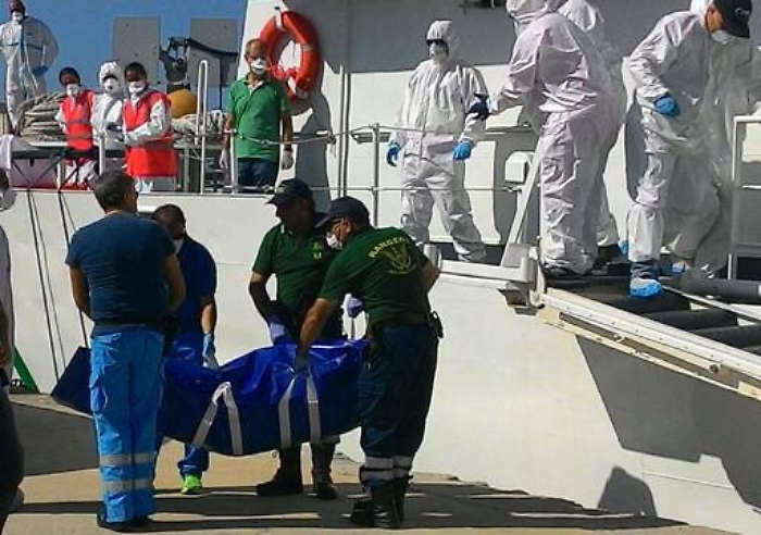 Palermo, loculi del cimitero finiti Salme di 52 migranti nel frigo del camion