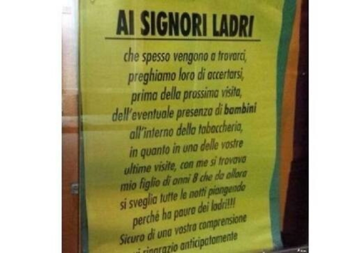 Patern&ograve;, il cartello del tabaccaio &laquo;Signori ladri, state attenti ai bambini&raquo;