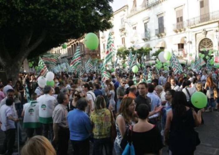 Poste, a Catania 2.000 impiegati in piazza contro i tagli ai servizi