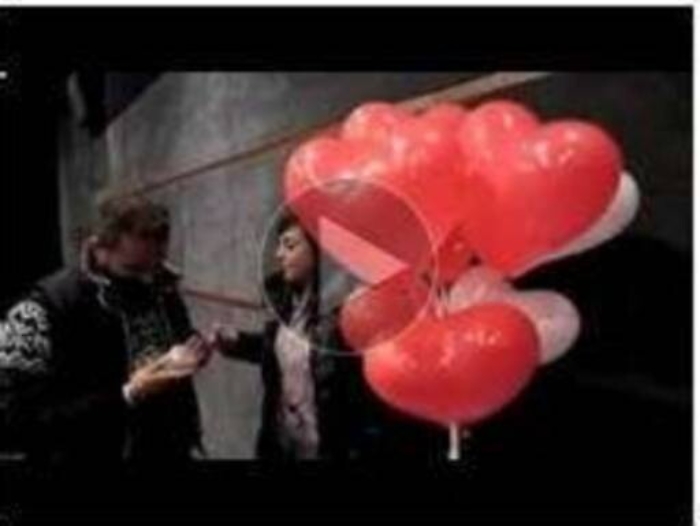 Proposta di matrimonio al cinema di Agrigento Sul maxi schermo: «Mi vuoi sposare? »