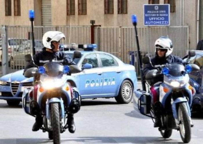 Ragusa, gli sequestrano l’auto e lui tenta di darla alle fiamme