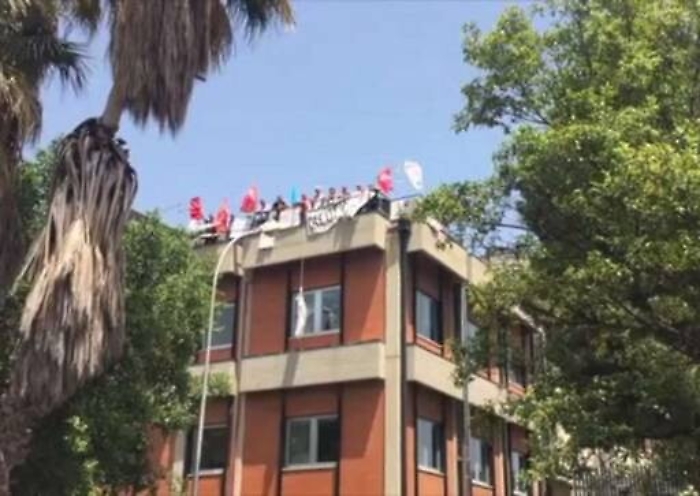 «Renzi guarda dove finisce la ricerca Vieni qui a vederci e twitta per noi»