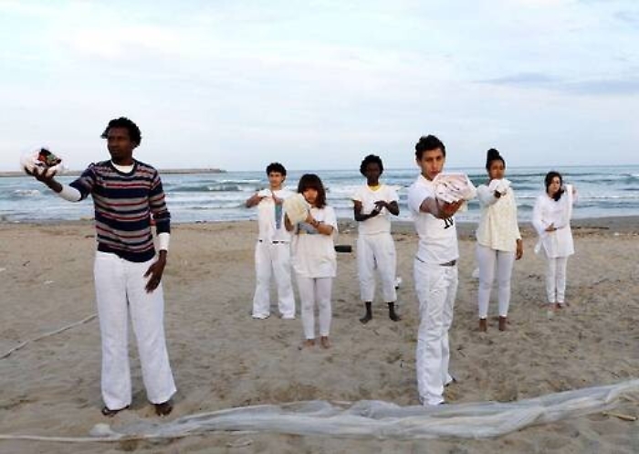 &rdquo;Restituiscimi la mappa delle stelle&rdquo; Alla Plaia la preghiera laica dei migranti