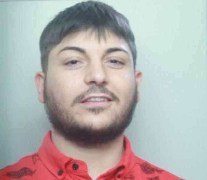 Catania, coppia urla in strada: vicino si affaccia e spara