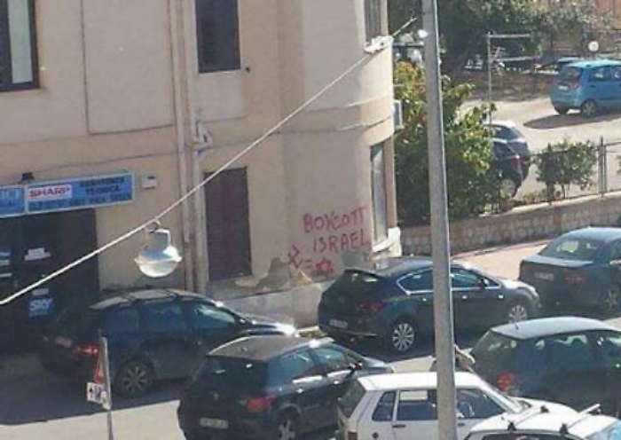 Scritte antisioniste sui muri La Digos apre un’indagine