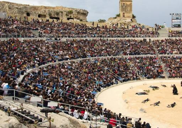Siracusa, pubblicità a mogli e parenti Bufera sull’Inda, 7 indagati dalla Procura