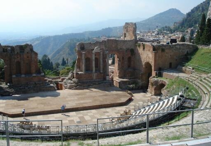 Taormina, niente soldi per pulire i bagni Il Teatro Antico rischia di essere chiuso