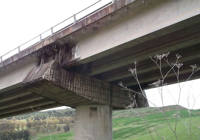 Un altro viadotto a rischio sull’A19 vicino Resuttano il cemento si sgretola
