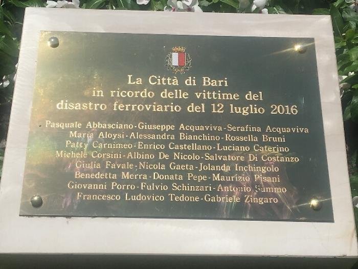 Strage treni, targa in ricordo vittime