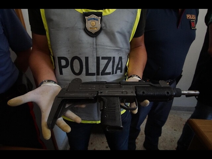 Armi del clan in cimitero Poggioreale