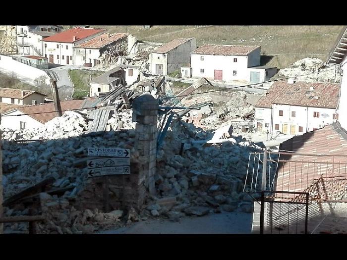 Renzi, ricostruire senza sprechi e ladri