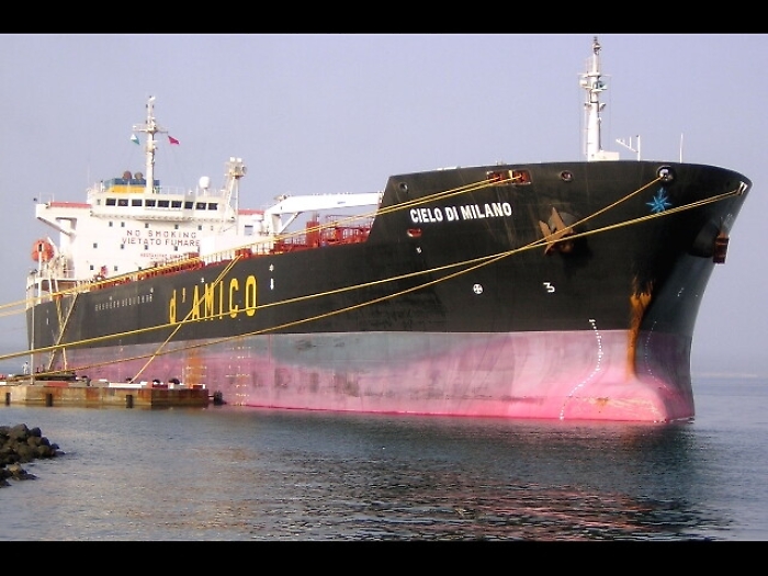 d'Amico vende nave cisterna a 8 mln dlr