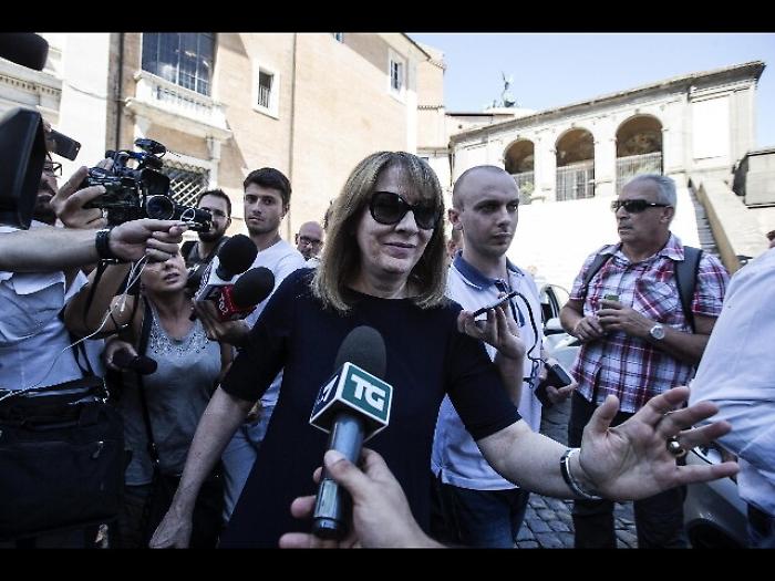 Grillo luned&igrave; a Roma, Raggi vaglia curricula per i sostituti