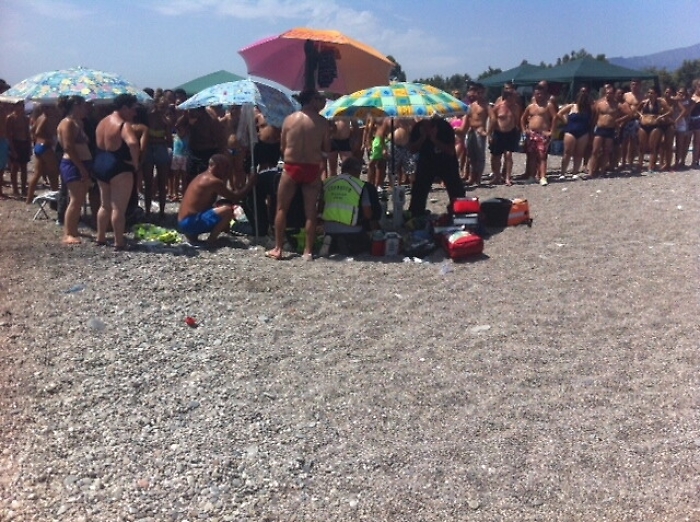 Bimbo di cinque anni muore annegato Tragedia sulla spiaggia di Fiumefreddo