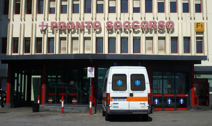 Crolla il muro di una casa a Grammichele, muore un operaio edile