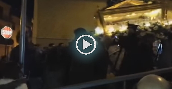 San Michele di Ganzaria, processione deviata La Procura mette sotto inchiesta 17 portatori