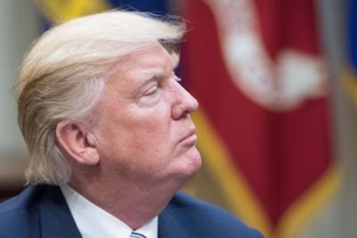 Trump incriminato: soldi a una pornostar per farla tacere