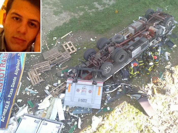 Tir gi&ugrave; da cavalcavia sulla A19 Conducente muore schiacciato