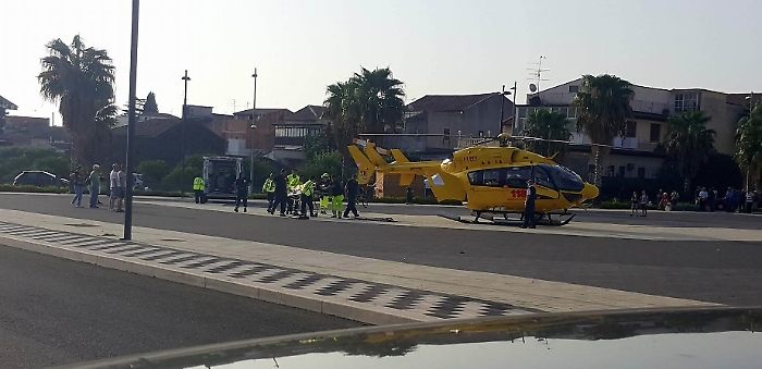 Fiumefreddo, auto contro moto, centauro in gravi condizioni