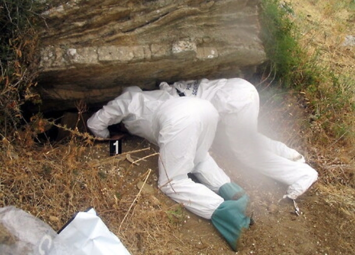 Teschi e ossa umane: cimitero di mafia scoperto a Roccamena