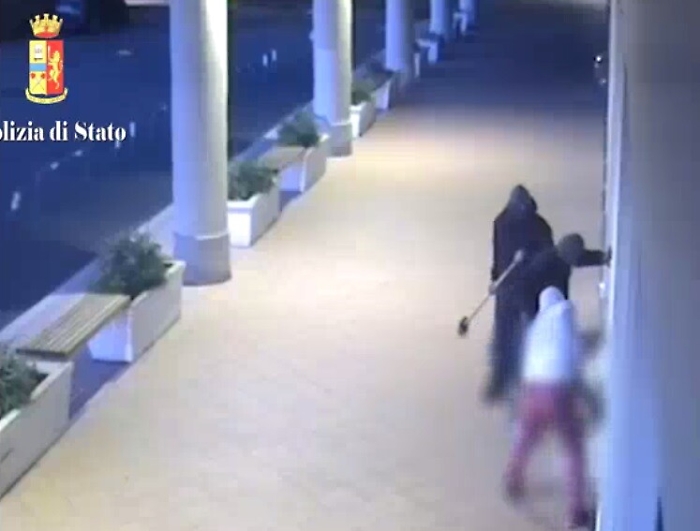 Catania, furto con spaccata, presi i tre giovani banditi