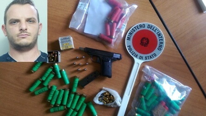 San Gregorio, in casa pistola e abiti rubati