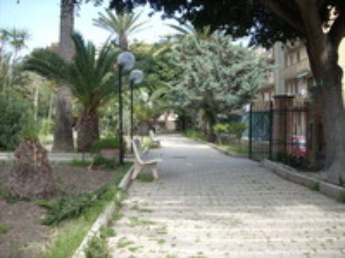 Licata, dipendenti del Comune anzich&eacute; curare il verde giocavano a dama