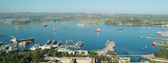 Augusta e Siracusa, la puzza di petrolio Ecco nomi e segreti del verminaio bis